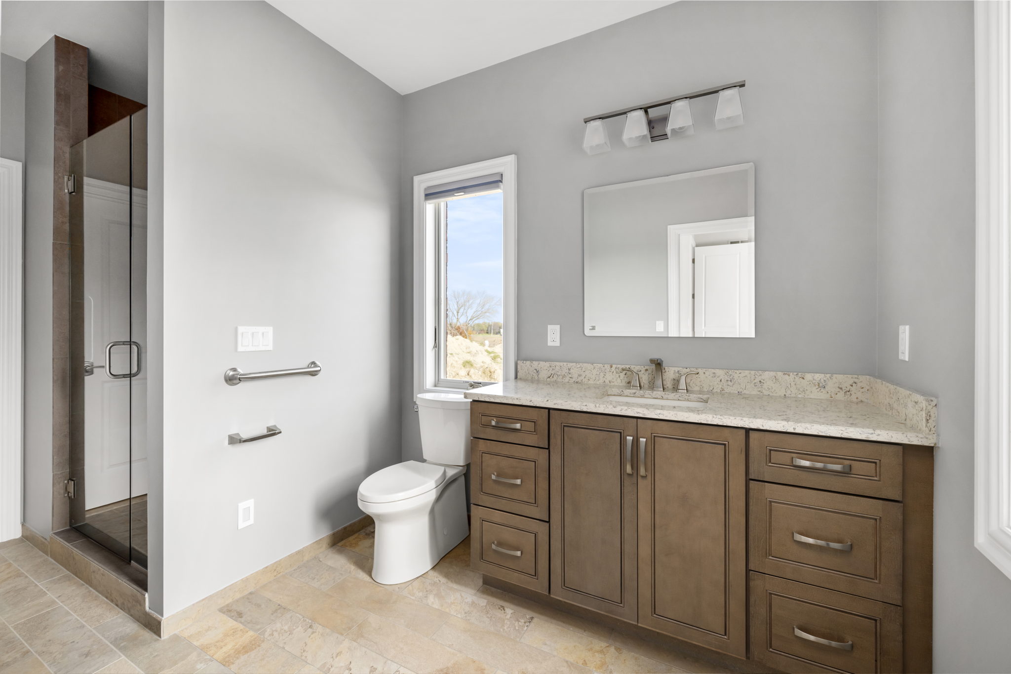 Woodline Building Company Project: Brick Ranch Interior Bath Full View With Closet