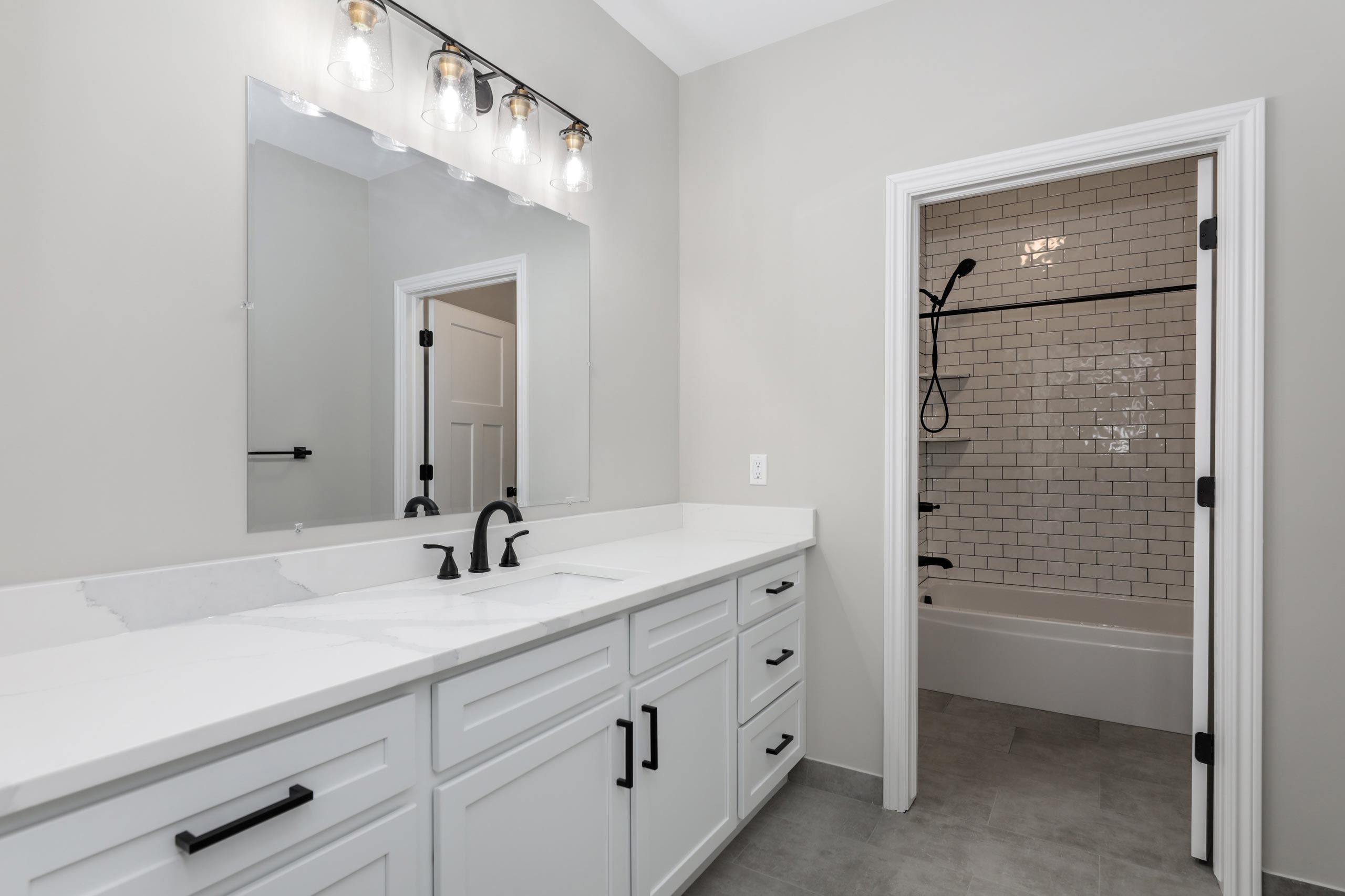 Woodline Building Company Project: Contemporary Farmhouse Interior Full Bath
