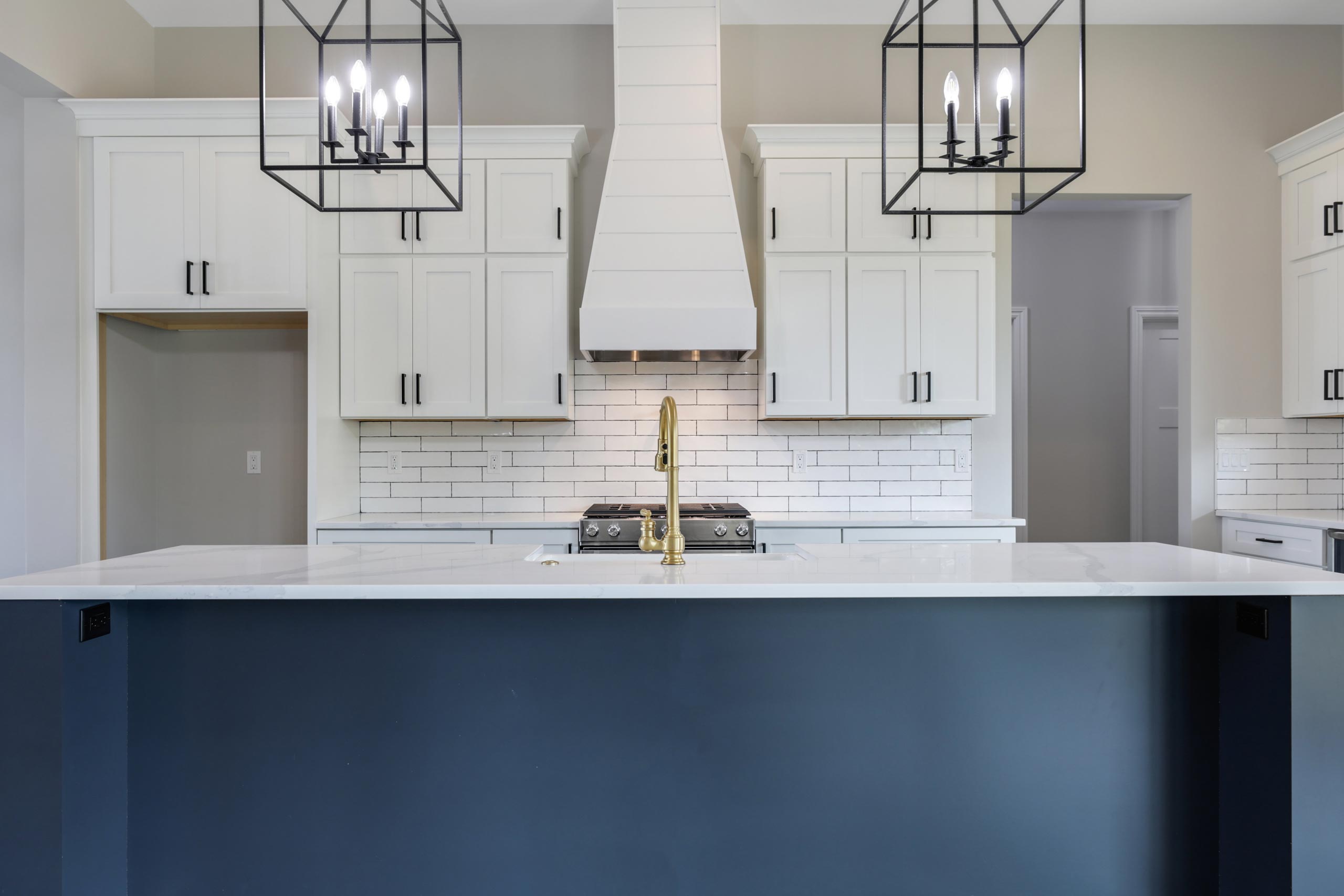 Woodline Building Company Project: Contemporary Farmhouse Interior Kitchen Front View